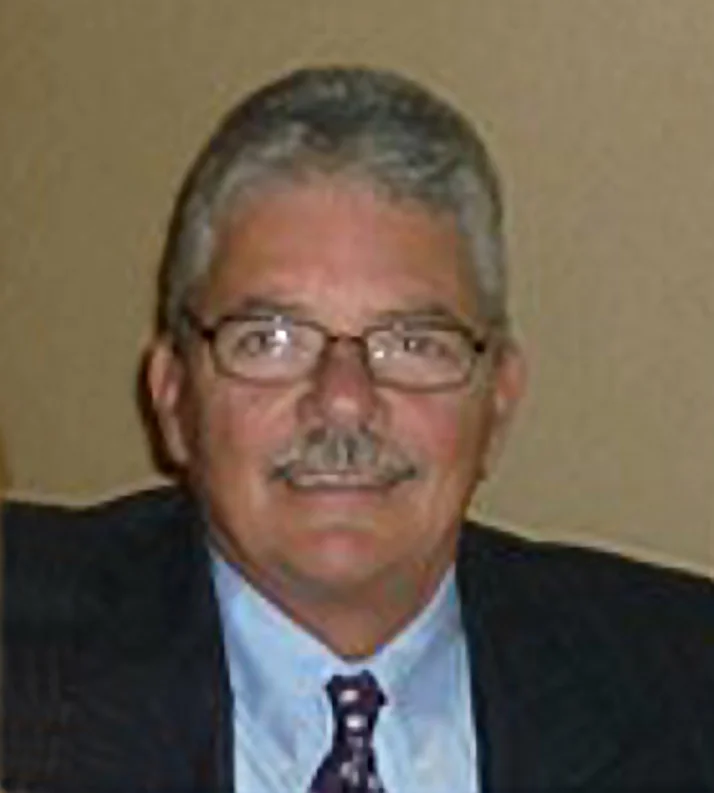 JORGE DE LA FUENTE, profesor titular Escuela de Letras, Universidad de La Habana